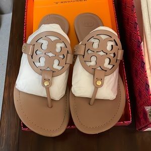 Tory Burch Miller Light Makeup color